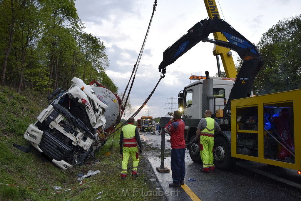 VU Gefahrgut LKW umgestuerzt A 4 Rich Koeln Hoehe AS Gummersbach P430.JPG - Miklos Laubert